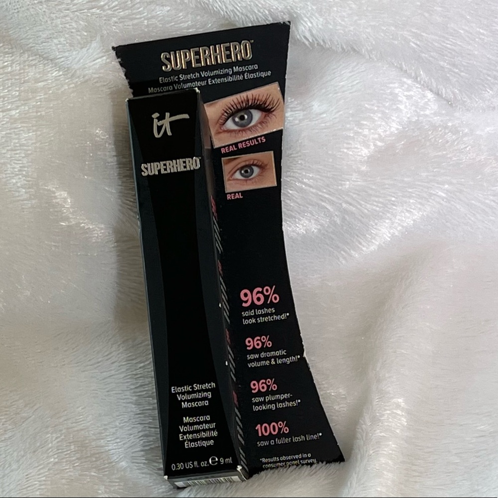 IT Superhero Elastic Stretch Volumizing Mascara - Color: Super Black. - Picture 4 of 7